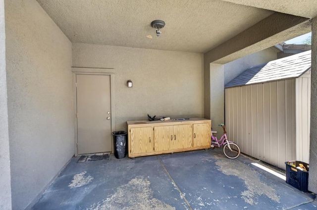 9818 Black Swan Dr, Elk Grove, CA 95624