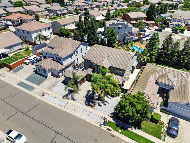 9818 Black Swan Dr, Elk Grove, CA 95624