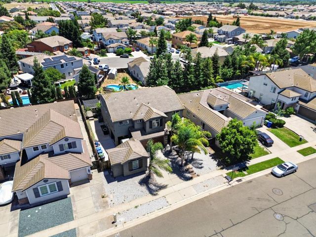 9818 Black Swan Dr, Elk Grove, CA 95624