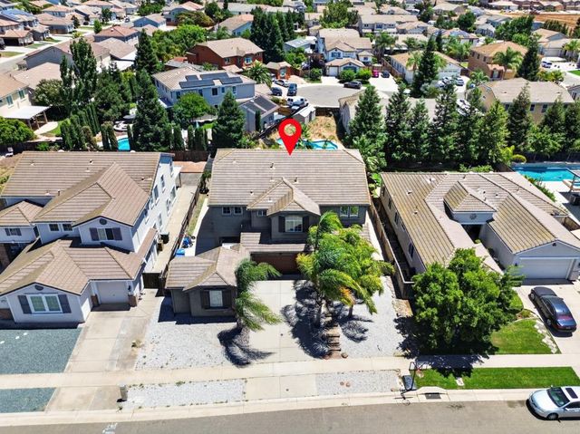 9818 Black Swan Dr, Elk Grove, CA 95624