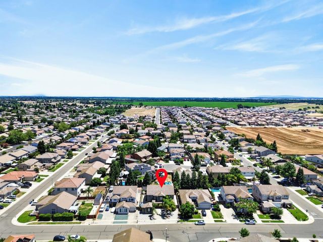 9818 Black Swan Dr, Elk Grove, CA 95624