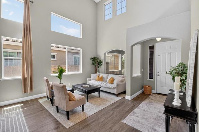 9818 Black Swan Dr, Elk Grove, CA 95624