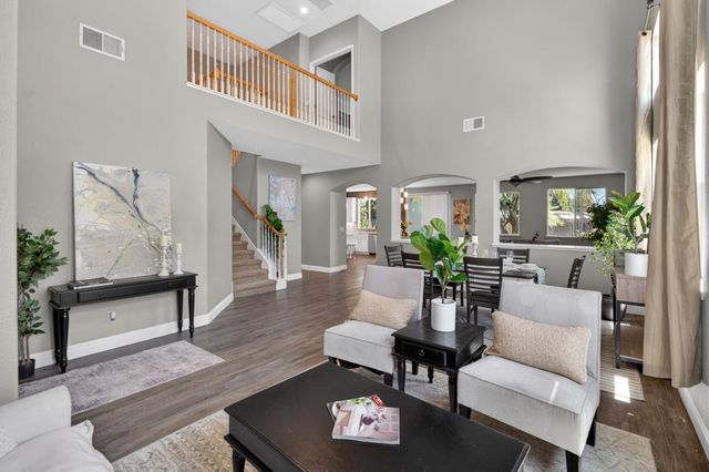 9818 Black Swan Dr, Elk Grove, CA 95624