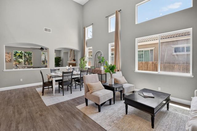 9818 Black Swan Dr, Elk Grove, CA 95624