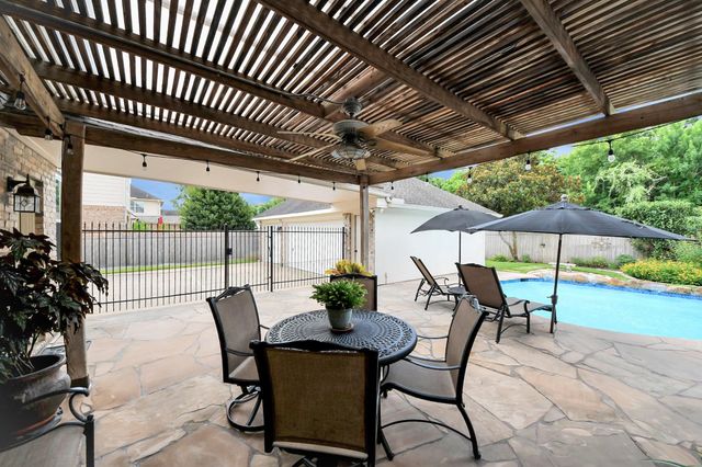 16 Twin Valley Drive, Sugar Land, TX 77479