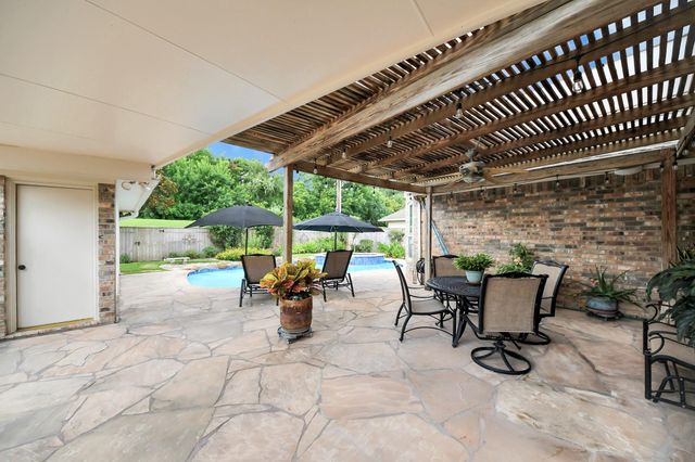 16 Twin Valley Drive, Sugar Land, TX 77479
