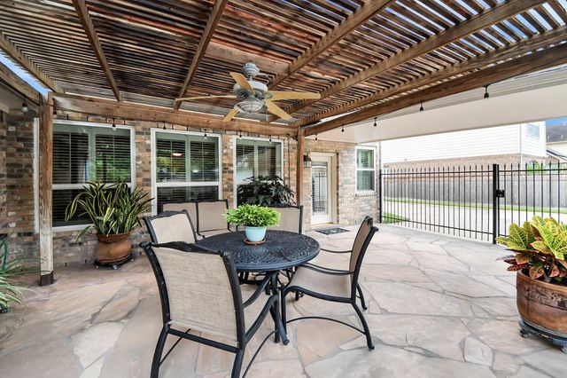 16 Twin Valley Drive, Sugar Land, TX 77479