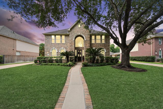 16 Twin Valley Drive, Sugar Land, TX 77479