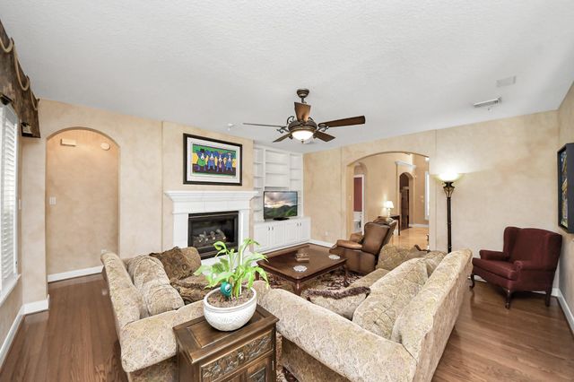 16 Twin Valley Drive, Sugar Land, TX 77479