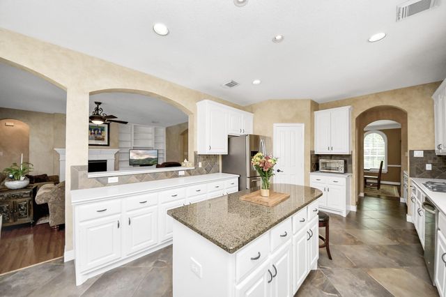 16 Twin Valley Drive, Sugar Land, TX 77479