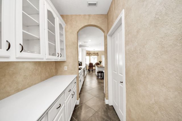 16 Twin Valley Drive, Sugar Land, TX 77479