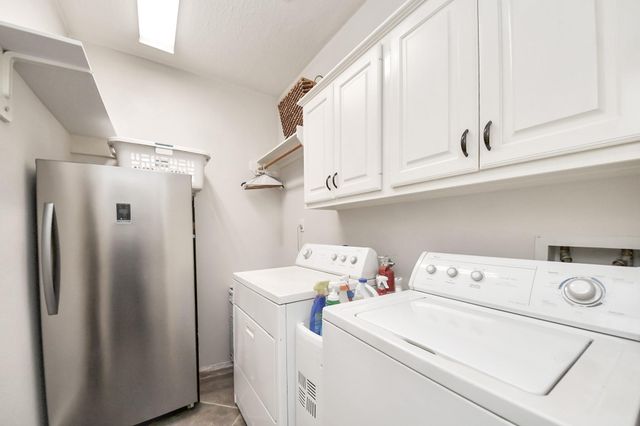 16 Twin Valley Drive, Sugar Land, TX 77479