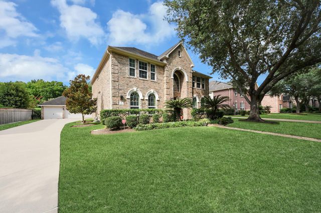 16 Twin Valley Drive, Sugar Land, TX 77479