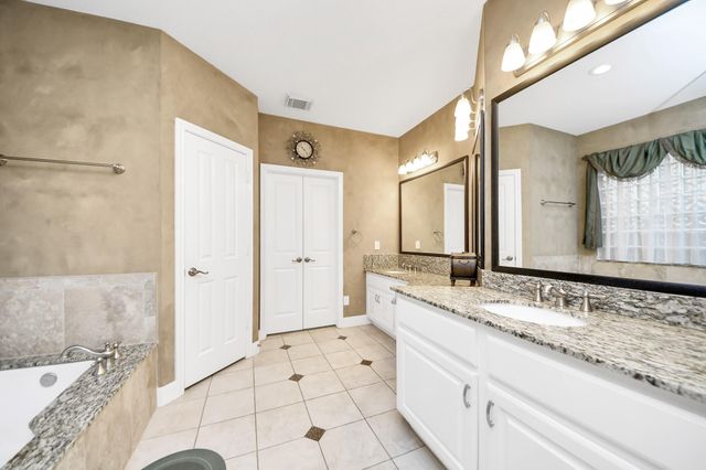 16 Twin Valley Drive, Sugar Land, TX 77479