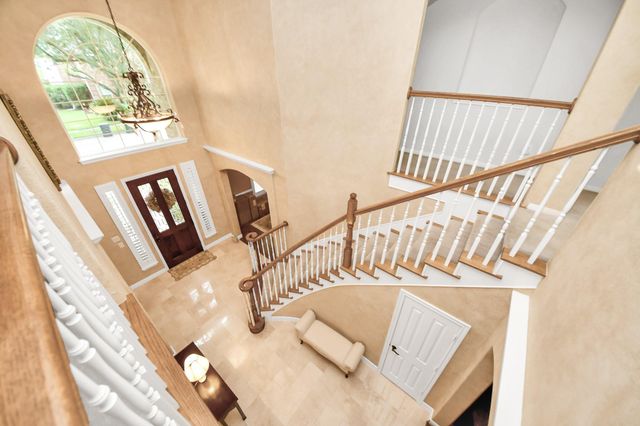 16 Twin Valley Drive, Sugar Land, TX 77479