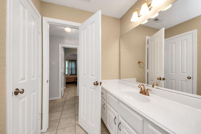 16 Twin Valley Drive, Sugar Land, TX 77479