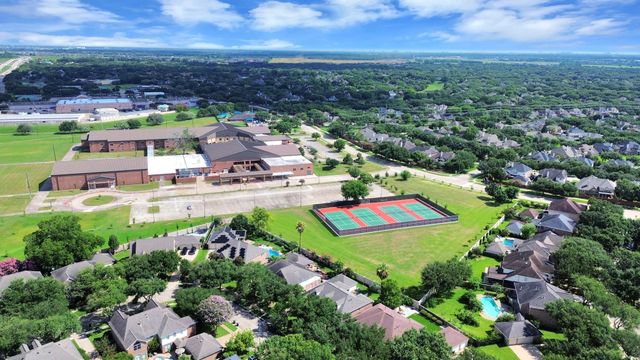 16 Twin Valley Drive, Sugar Land, TX 77479