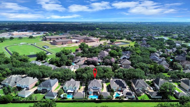 16 Twin Valley Drive, Sugar Land, TX 77479