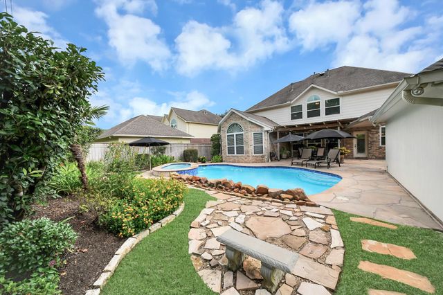 16 Twin Valley Drive, Sugar Land, TX 77479