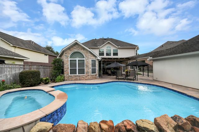 16 Twin Valley Drive, Sugar Land, TX 77479