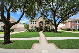 16 Twin Valley Drive, Sugar Land, TX 77479