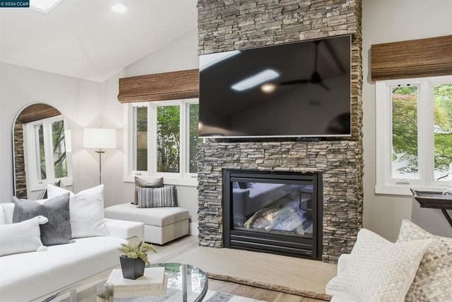 181 Alegra Ln, Walnut Creek, CA 94598