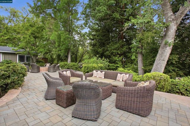 181 Alegra Ln, Walnut Creek, CA 94598
