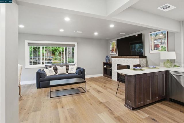 181 Alegra Ln, Walnut Creek, CA 94598