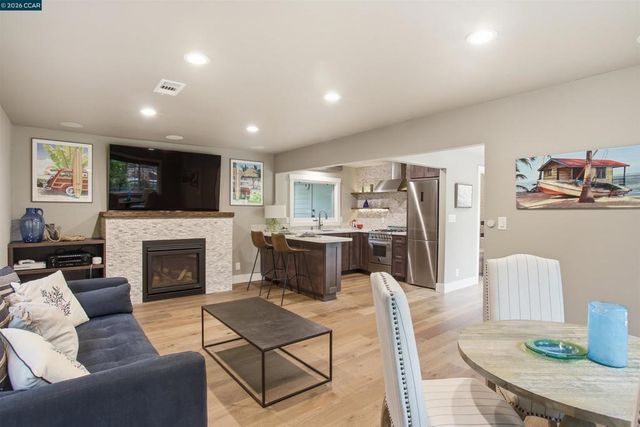 181 Alegra Ln, Walnut Creek, CA 94598