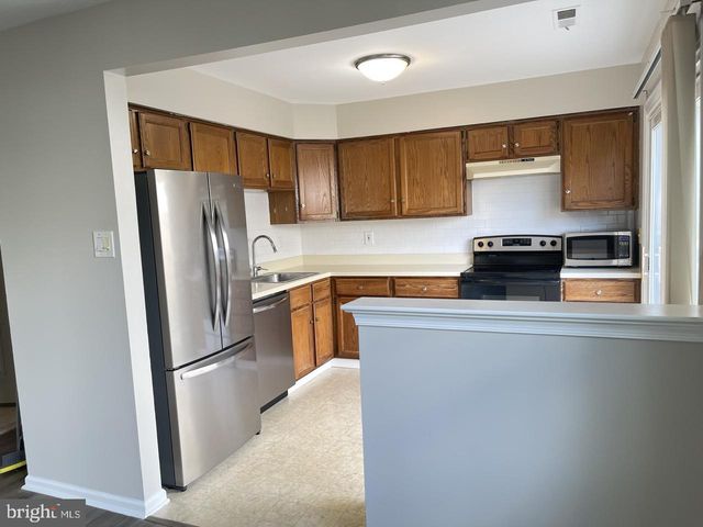 294 WOODS EDGE PL, Langhorne, PA 19047