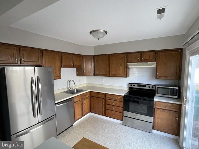 294 WOODS EDGE PL, Langhorne, PA 19047