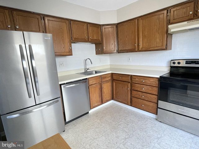 294 WOODS EDGE PL, Langhorne, PA 19047