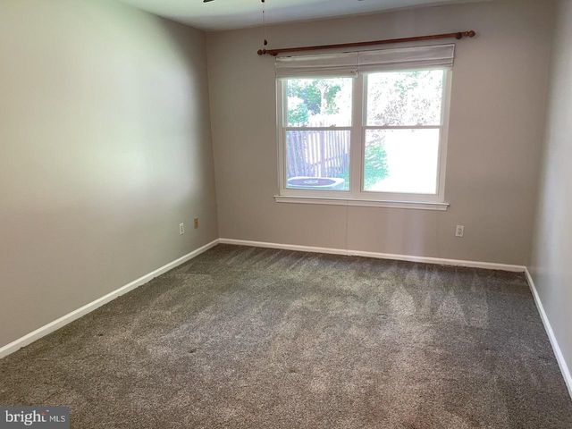 294 WOODS EDGE PL, Langhorne, PA 19047