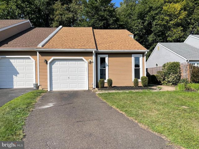 294 WOODS EDGE PL, Langhorne, PA 19047
