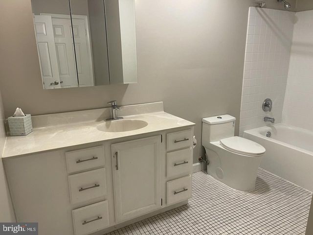 294 WOODS EDGE PL, Langhorne, PA 19047