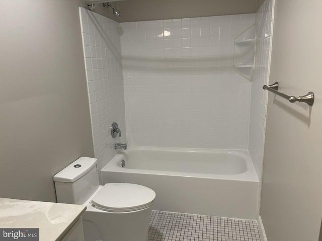 294 WOODS EDGE PL, Langhorne, PA 19047
