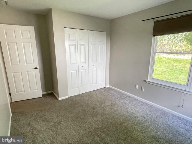 294 WOODS EDGE PL, Langhorne, PA 19047
