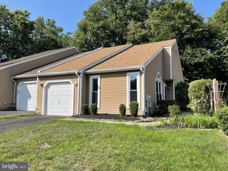 294 WOODS EDGE PL, Langhorne, PA 19047