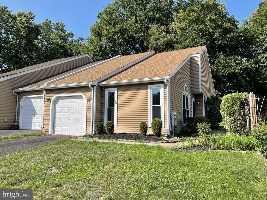 294 WOODS EDGE PL, Langhorne, PA 19047