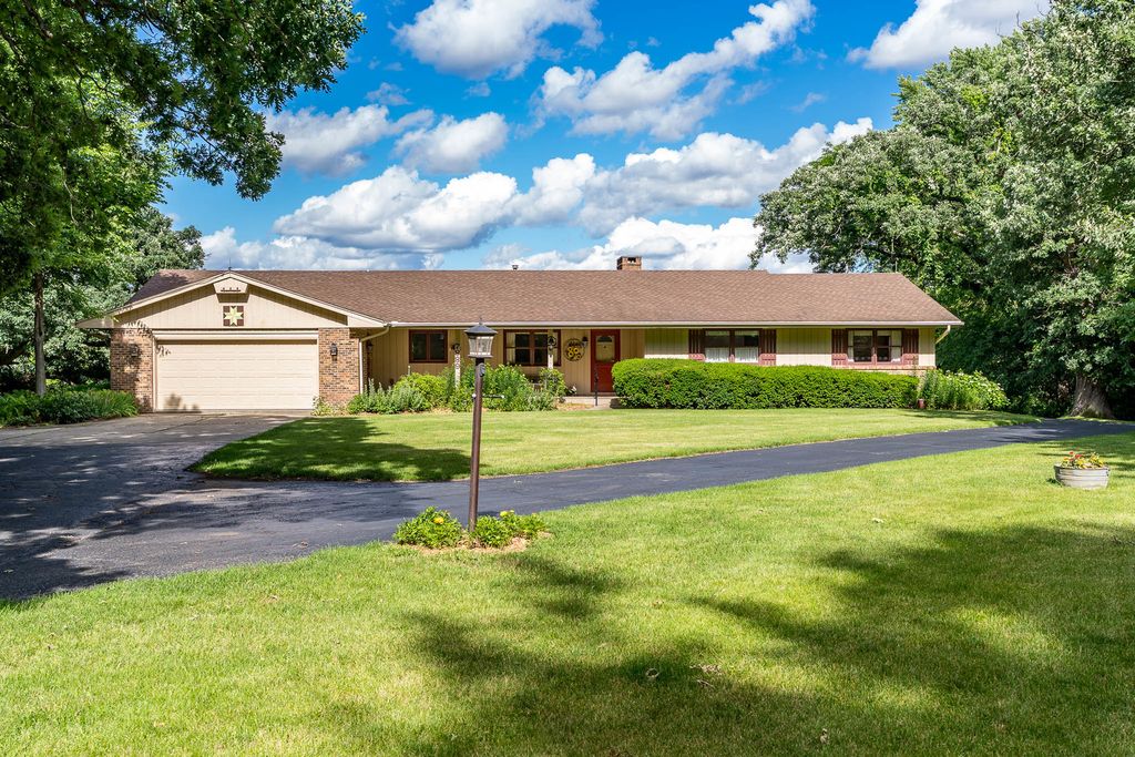 7889 Shaw Road, Belvidere, IL 61008