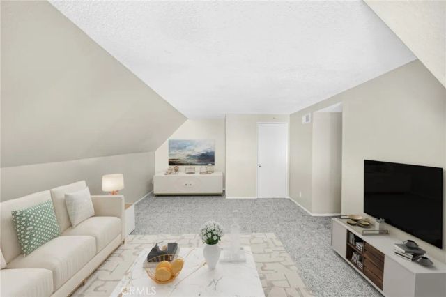 22703 Garzota, Valencia, CA 91354