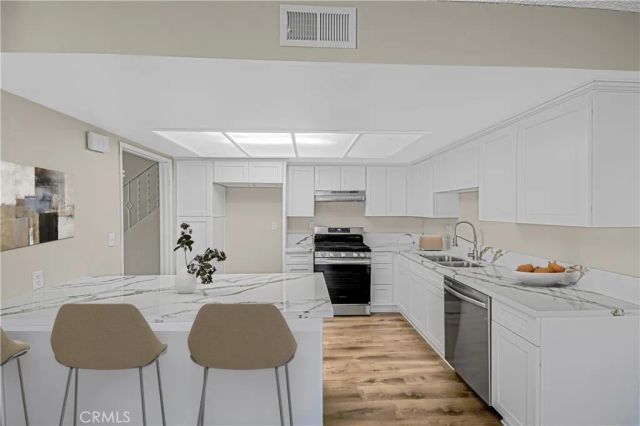 22703 Garzota, Valencia, CA 91354