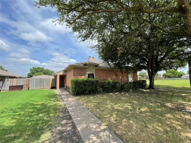 1754 CARRINGTON Drive, Glenn Heights, TX 75154