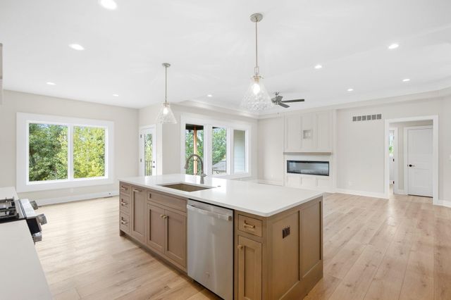 409 ANGELS REST WAY, Columbia, MO 65203