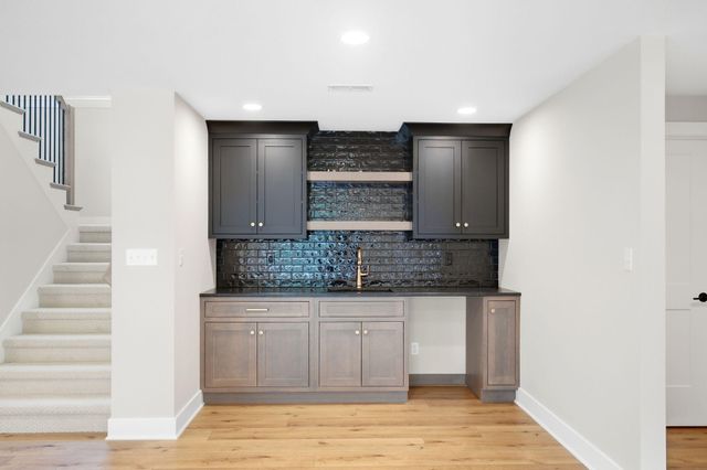 409 ANGELS REST WAY, Columbia, MO 65203