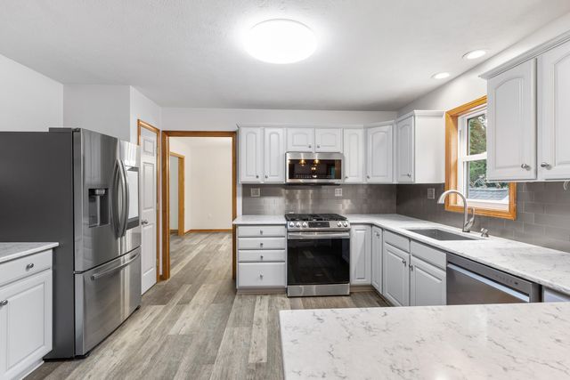 1843 N Pine Ridge Drive, La Porte, IN 46350