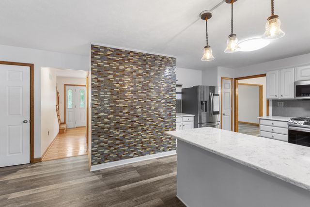 1843 N Pine Ridge Drive, La Porte, IN 46350