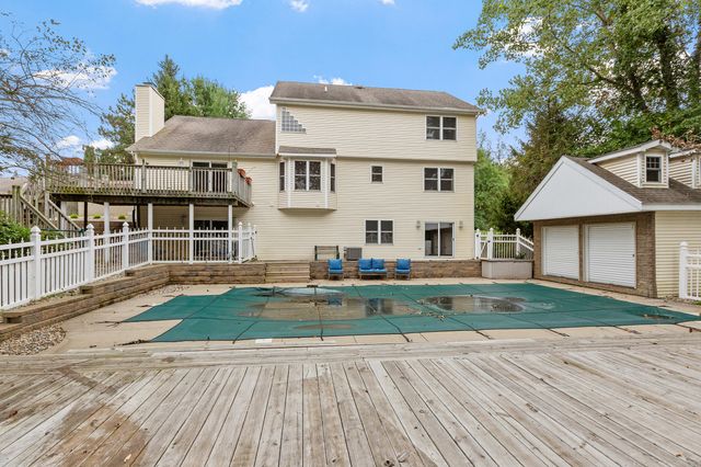 1843 N Pine Ridge Drive, La Porte, IN 46350