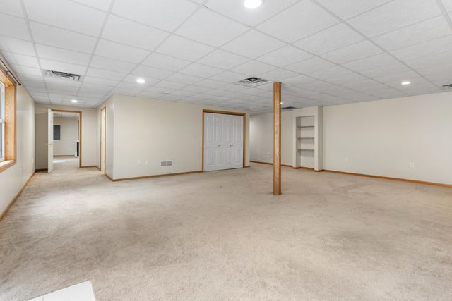 1843 N Pine Ridge Drive, La Porte, IN 46350