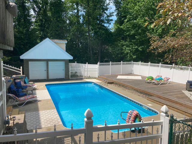 1843 N Pine Ridge Drive, La Porte, IN 46350